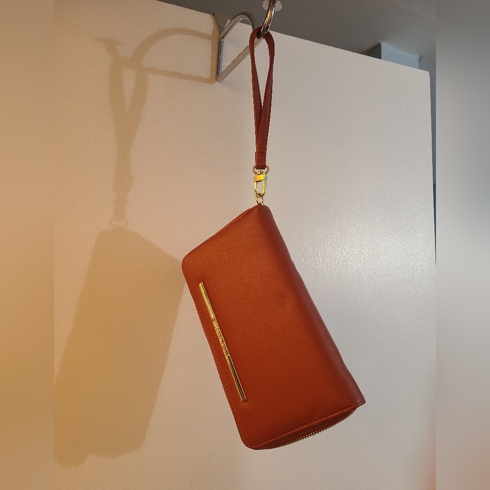 Wristlet wallet